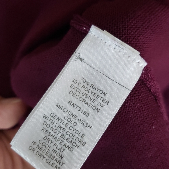 Cable & Gauge Maroon Lace Up V-neck Sweater Size Small - Picture 6 of 6